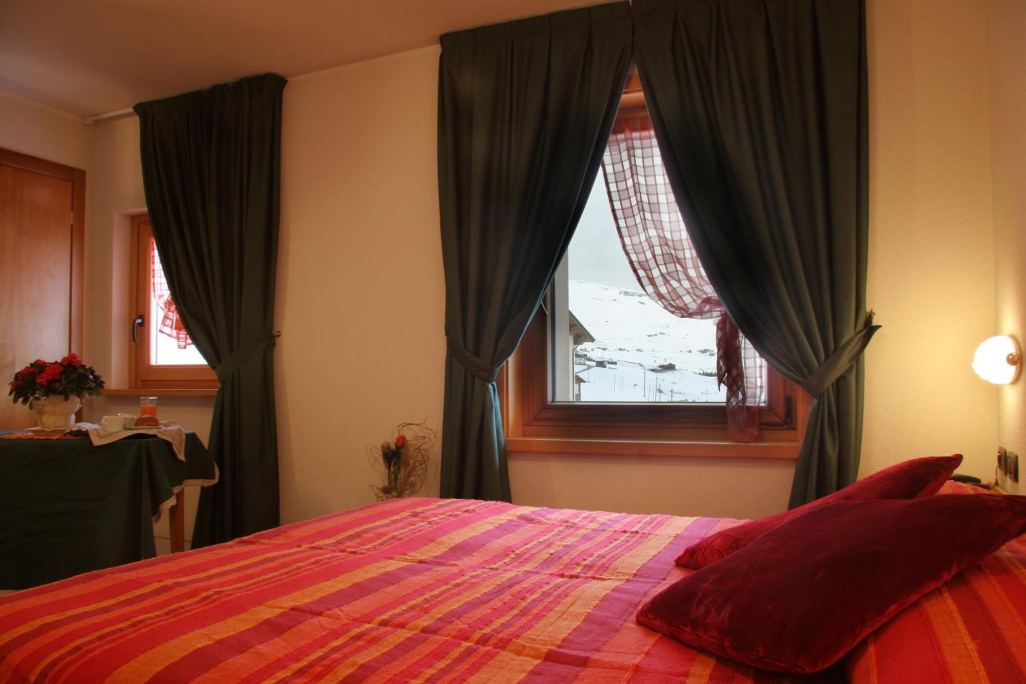 Hotel La Colombina Livigno Exterior foto